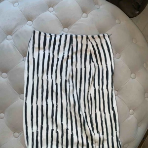  - Kjol från TIGER OF SWEDEN. Nyskick 