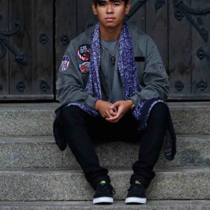  - Ett schysst fynd som jag hittade i Asien! Väldigt tunn, känns som en skjorta/tunnare basebolljacka! Väldigt bra till kvällssommar! Du klär bäst med den med en tjocktröja innanför! PS gammal bild :-)