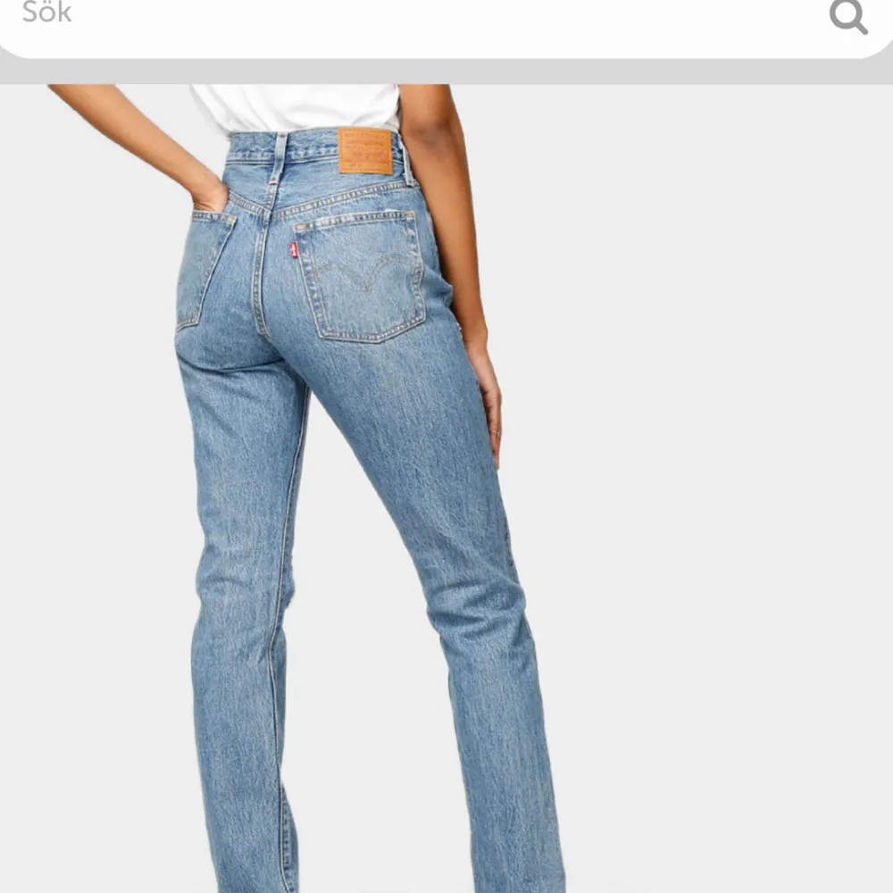 Nya Levis jeans som aldrig är använda då dem är för stora för mig (inte mina bilder). Nypris 1199kr. Säljer dem för 900kr+frakt. Storlek är W28L32. Jeans & Byxor.