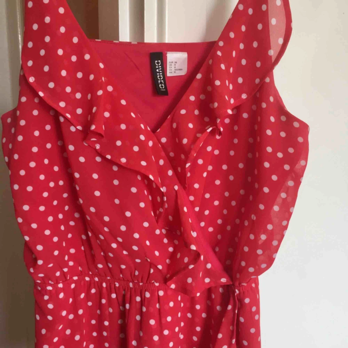 Prickig klänning  - 91