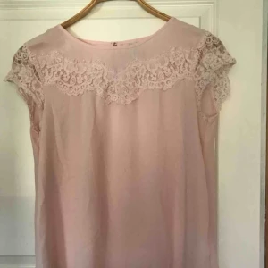  - Blus från soyaconcept, köpt för 2 år sen använd några gånger men endå i bra skick. 