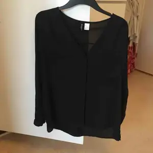 Snygg svart elegant skjorta från hm str 40 