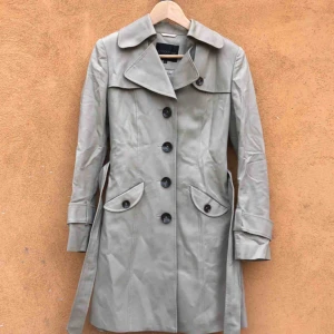  - Trenchcoat i trevligt skick