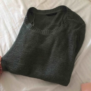  - Tröja från Vero Moda, passar XS -XL lite oversized  Super snygg men kmr inte till användning längre :(  Frakt tillkommer 
