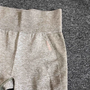  - Ett par fina tights från gymshark! Aldrig använda. 300 inkl frakt. 💗