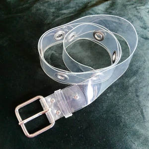 Genomskinligt skärp  - Säljer detta genomskinliga skärpet jag köpt här på Plick, då den inte kommit till användning. Jättefint skärp, köpare står för frakt. Kontakta för längd/mer information. ❤️ 