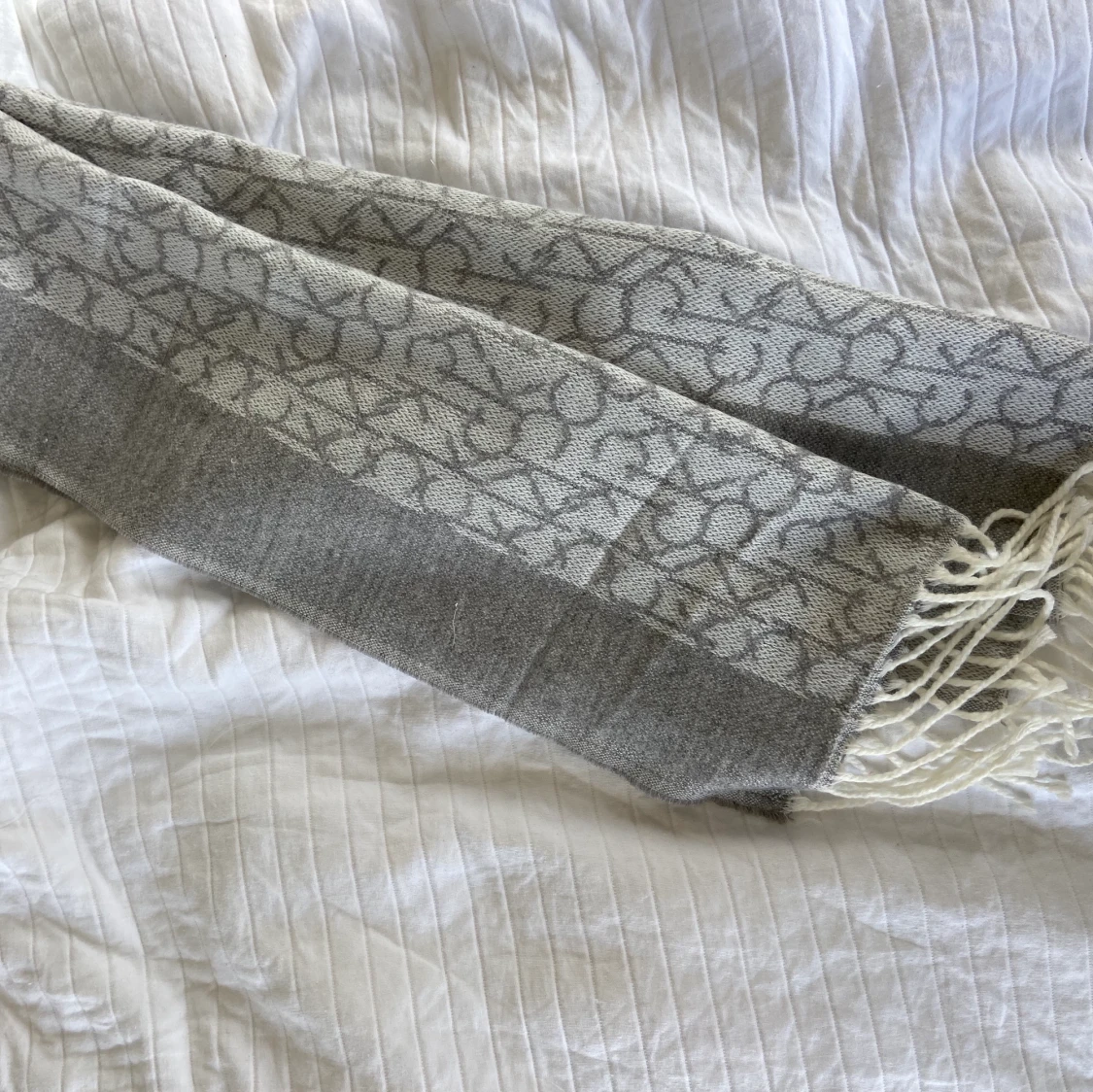 Äkta Calvin Klein sjal/halsduk