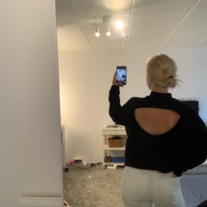 Sweatshirt Cheap Monday - Jätteskön och snygg sweatshirt med öppen rygg från cheap monday storlek S!💗🌸 150kr + frakt