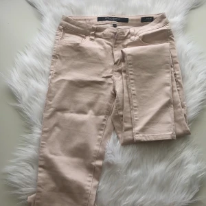 Byxor - Fina ljus rosa/vita byxor