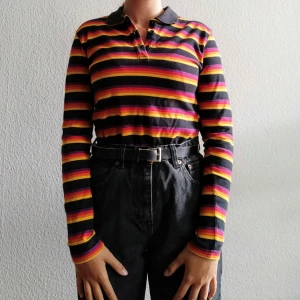 Randig långärmad tröja ca storlek S/XS - Randig Polarn och Pyret Tröja Strl 152 fast jag som har S kan också ha den så skulle säga att den är S/XS. Den är köpt för ganska länge sedan men är i bra skick.