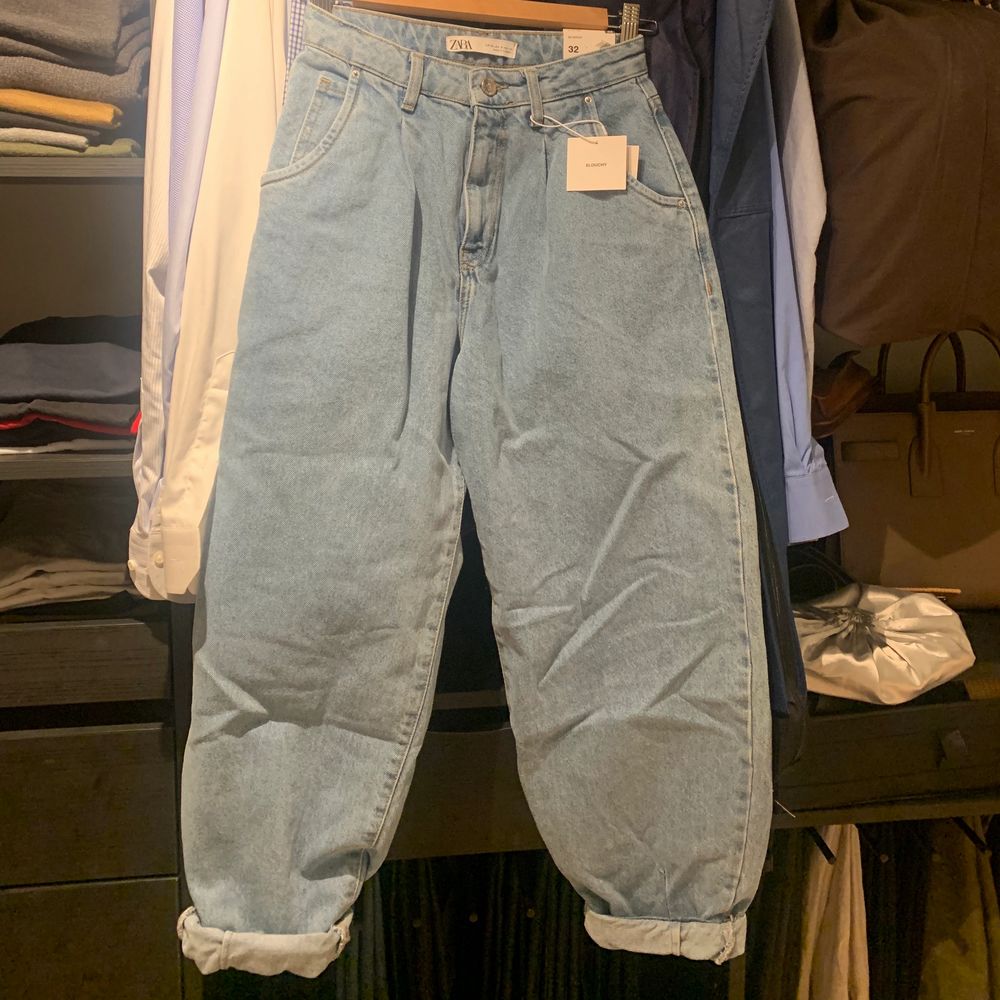ZARA jeans i modellen Slouchy. Strl 32. . Jeans & Byxor.