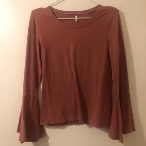 Nelly tröja - Storlek M använd fåtal gånger, väldigt fint skick!