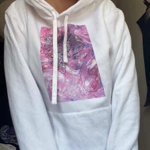 sjukt mysig och snygg hoodie - Helt oanvänd hoodie från ”the cool elephant”. Fick hem den men aldrig användt den. Kommer inte ihåg vilken strlk jag beställde i men tror M.Väljer man att frakta står köparen för det men kan alltid diskutera både pris och byten. Skriv privat för mer info🥰