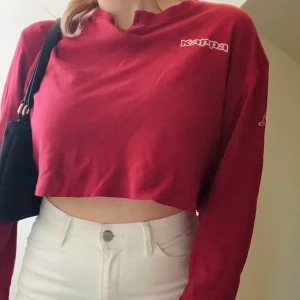 Kappa tröja  - As snygg croppad vintage kappa tröja! använd en gång! köparen står för frakten!💕🦋