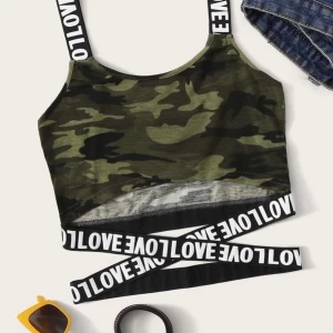 S-M - En galet snygg topp som jag köpte online. Aldrig kommit till användning, endast testad. Storleken är M men jag har oftast S