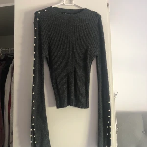 Chiquelle tröja  - en fin tröja som är från chiquelle knappt använd passar från storlek xs till M 