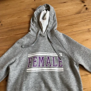 Gina Tricot hoodie - Hoodie från Gina Tricot. Frakt ingår inte i priset. Kan mötas upp i Uppsala!💛