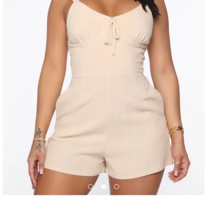 Shortsdress - Aldrig andvänd då den är för liten för mig, fick hem den för cirka 1 vecka sen.