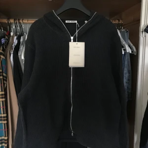 Our Legacy full-zip hoodie  - Jätte fint skick. Använd endast några gånger. Perfekt layering piece. 