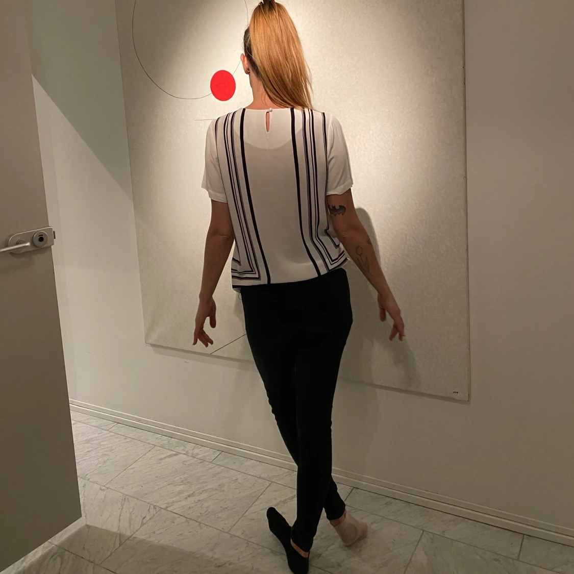 Svartvit topp från GANT  - 90