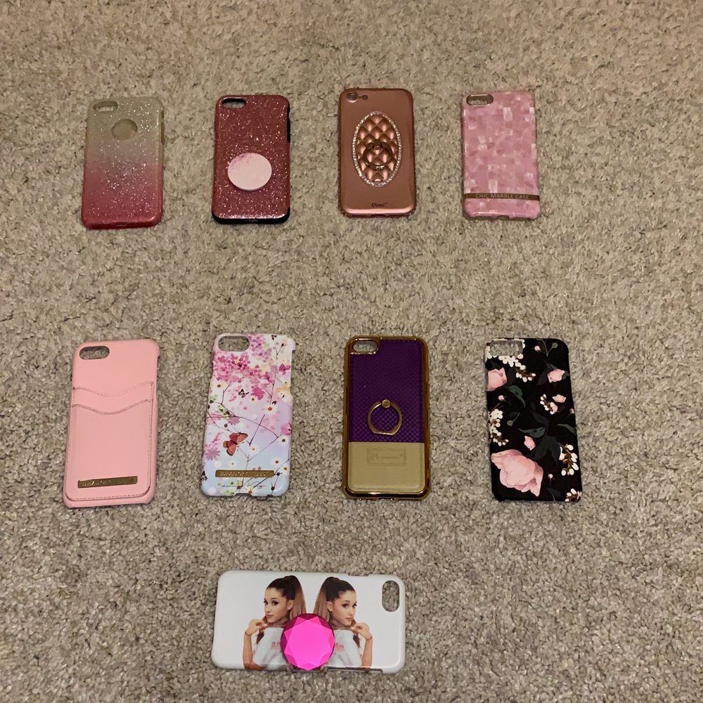 Detta är totalt 9 st iPhone 6,7,8 skal som är i fint skick. Två av dessa skal är ideal of sweden och är i samma skick. En liten spricka på ett skal men är osynlig och väldigt minimalt. De flesta skal är inte ifrån Sverige och är då svårare att få tag på. IOS - skalen kostar 50 kr styck, och övriga 30 kr styck. Medan Ariana Grande skalet kostar 40 kr. Frakt betalar köparen. Man kan dessutom köpa alla 9 skal för 350 kr, eller om ni vill förhandla om priser. Skriver ni bara privat till mig ❣️ (BTW VET INTE VAD FRAKTEN KOSTAR, UTAN TOG BARA NÅGOT) MEN TAR REDA PÅ FRAKLOSNAD VID INRESERADE KUNDER.. Accessoarer.