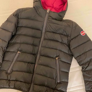 Coloseum jacka  - Colmar jacka i hyfsat fint skick, det enda är 1 litet hål som är lätt att laga. Kan gå ner i pris vid snabbaffär, nypris runt 5000 