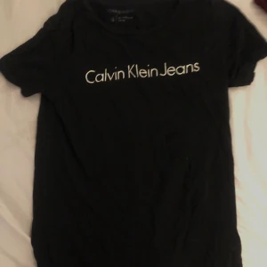 Calvin Klein jeans T-shirt  - Fin Calvin Klein T-shirt. Inte mycket använd köpt för cirka tre år sen
