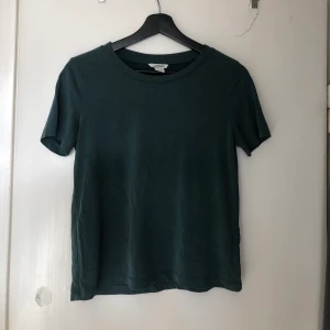 T-shirt - Grön tröja ifrån monki