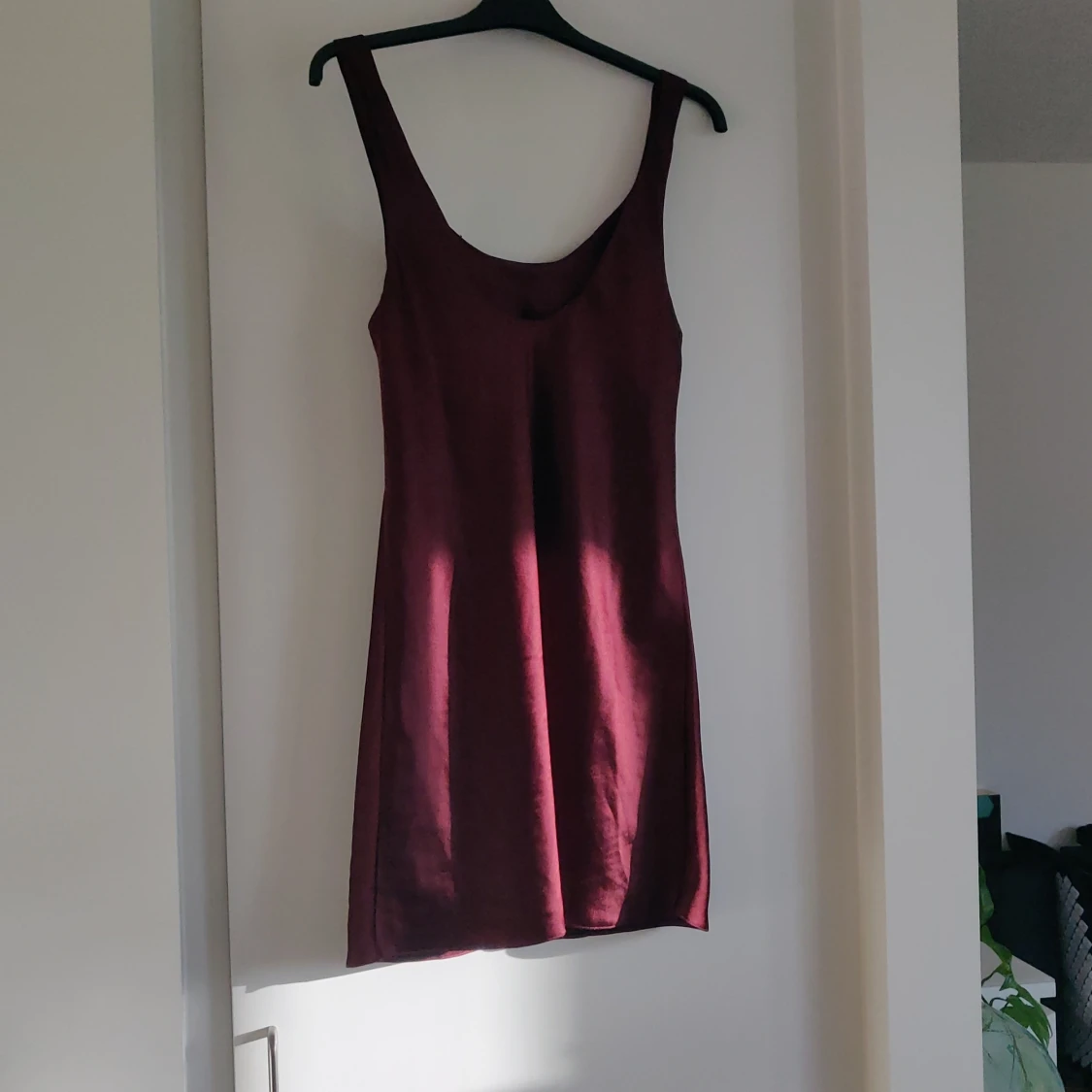 Burgundy siden klänning Asos stl 38 - 90