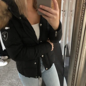 Rock and blue Jacka - Köpte för 3600 kr. Inga skador & inga fläckar, använd nån enstaka gång förra vintern