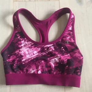 Sport bh från champion - Superfin rosa sport bh från champion. Säljer efter som att den är för liten. 70kr + frakt.