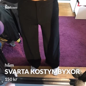 svarta långa kostymbyxor  - från hm, storlek 34 men passar 32 o 36 också!🥰
