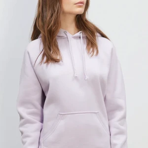 Ljuslila hoodie - Säljer min ljuslila hoodie ifrån bikbok då den tyvär inte kommer till användning!