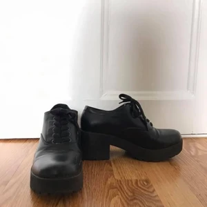 skor strl 37 - snygga skor från attidude i strl 37. något slitna, kommer putsas innan de skickas 💕