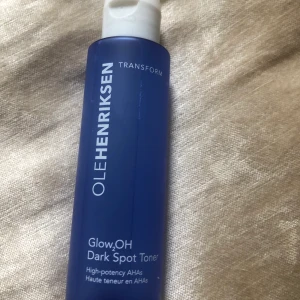 Ole henriksen  -  Säljer en oöppnad Ole henriksen glow spot toner används efter rengöring på bomulls tuss. 65ml köpte den från cocopanda för 189kr säljer den för 85kr inkl frakt 