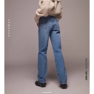 Zara low Rise jeans - Säljer mina populära low Rise jeans från zara i storlek 38, men skulle säga att de passar en 34-38 beroende på hur man vill att de ska sitta💖💖 endast använda ca 3 gånger och i nyskick!!!