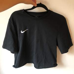 Nike t-shirt som jag klippt själv!💜