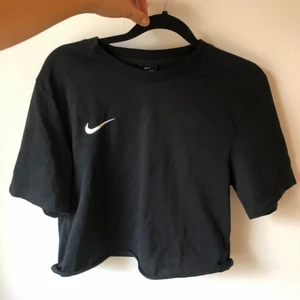 NIKE T-SHIRT - Nike t-shirt som jag klippt själv!💜