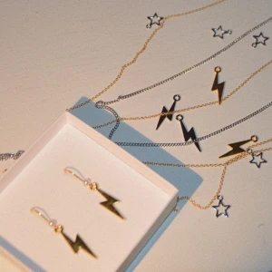 Blixtörhängen - Blixtsmycken i olika form, beställ så gör jag vad du önskar❤️❤️ priser mellan 50-120kr 