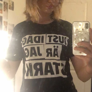 Hammarby t shirt - Superfin t shirt med ”just idag är jag stark” citat på som tyvärr inte används. Bra skick, köpt secondhand!