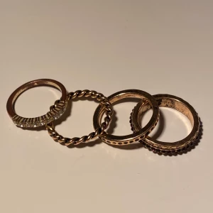 Oanvända ringar  - Super fina ringar som aldrig har används. Alla 4 för 25kr eller 7 kr styck. Frakten blir samma oavsett mängden eller kan hämtas i Malmö. 