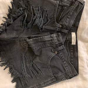 Svarta jeansshorts från abecrombrie & fitch. 