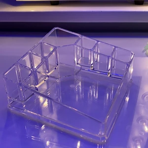 Sminkställ - Transparant sminkställ i plast uppdelad i 8 delar ❤️❤️ används inte längre tyvärr men den är i jättebra skick