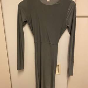 Rebecca stella klänning, grå i storlek S! Använd 1 gång 