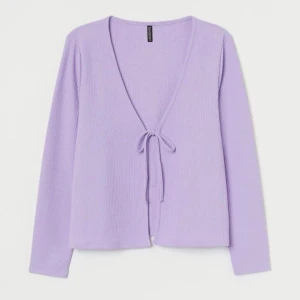 Tröja hm - Säljer denna toppen från hm, slutsåld . Storlek S