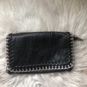 Vädka - En jätte fin väska från scorett i den minsta storleken men den rymmer mycket mer än vad man tror💙💙 köparen står för frakt