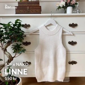 AFJ x NAKD topp - AJF x NAKD topp. Helt oanvänt! Storlek S passar M också. Nypris 299