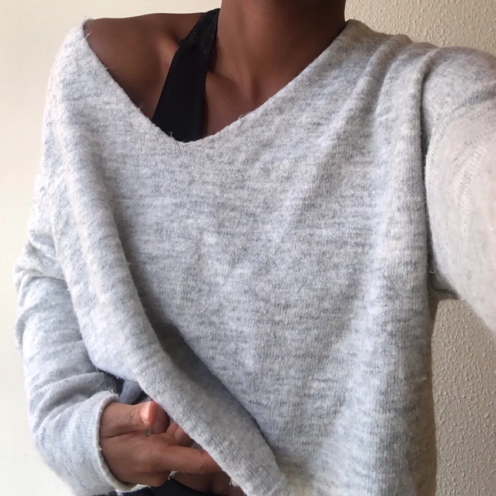 Aldrig använd! Så extremt skön, kan användas som offshoulder, oneshoulder och som vanligt. Frakt tillkommer 💕 pris kan diskuteras . Stickat.