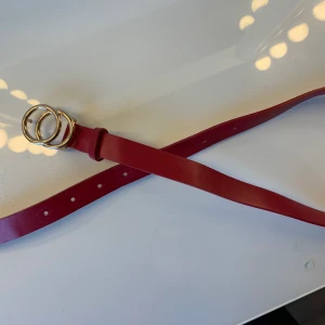 skärp  - rött skärp från h&m i stl xs 