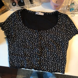 Kofta - En kofta som inte används så säljer gärna vidare de då💗passar även en s💗 